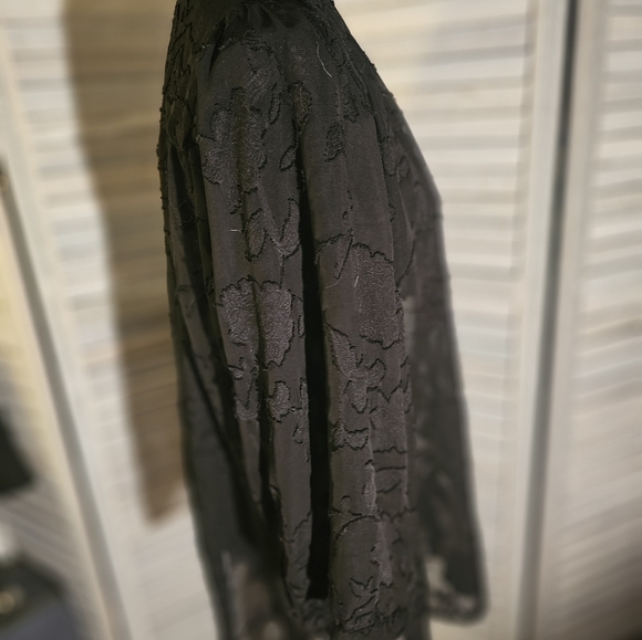 Torrid black lace like over blouse - Picture 2 of 5